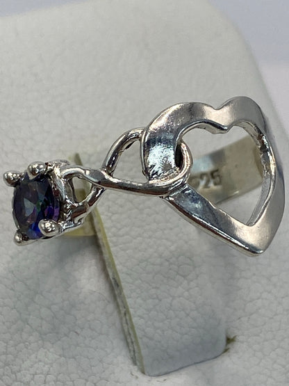 Detalle del engaste de la circonia multicolor en plata de Taxco