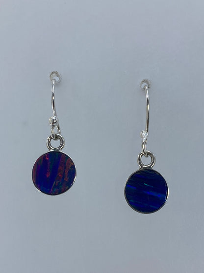 Aretes de 2.5 cm de largo con piedra ópalo de fuego engastada a mano en plata 925