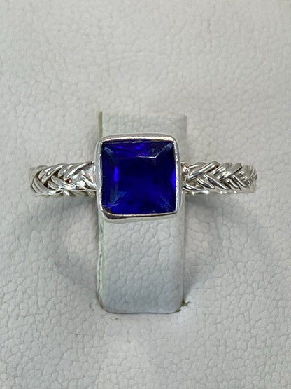 Detalle lateral del anillo de fundición en mano
