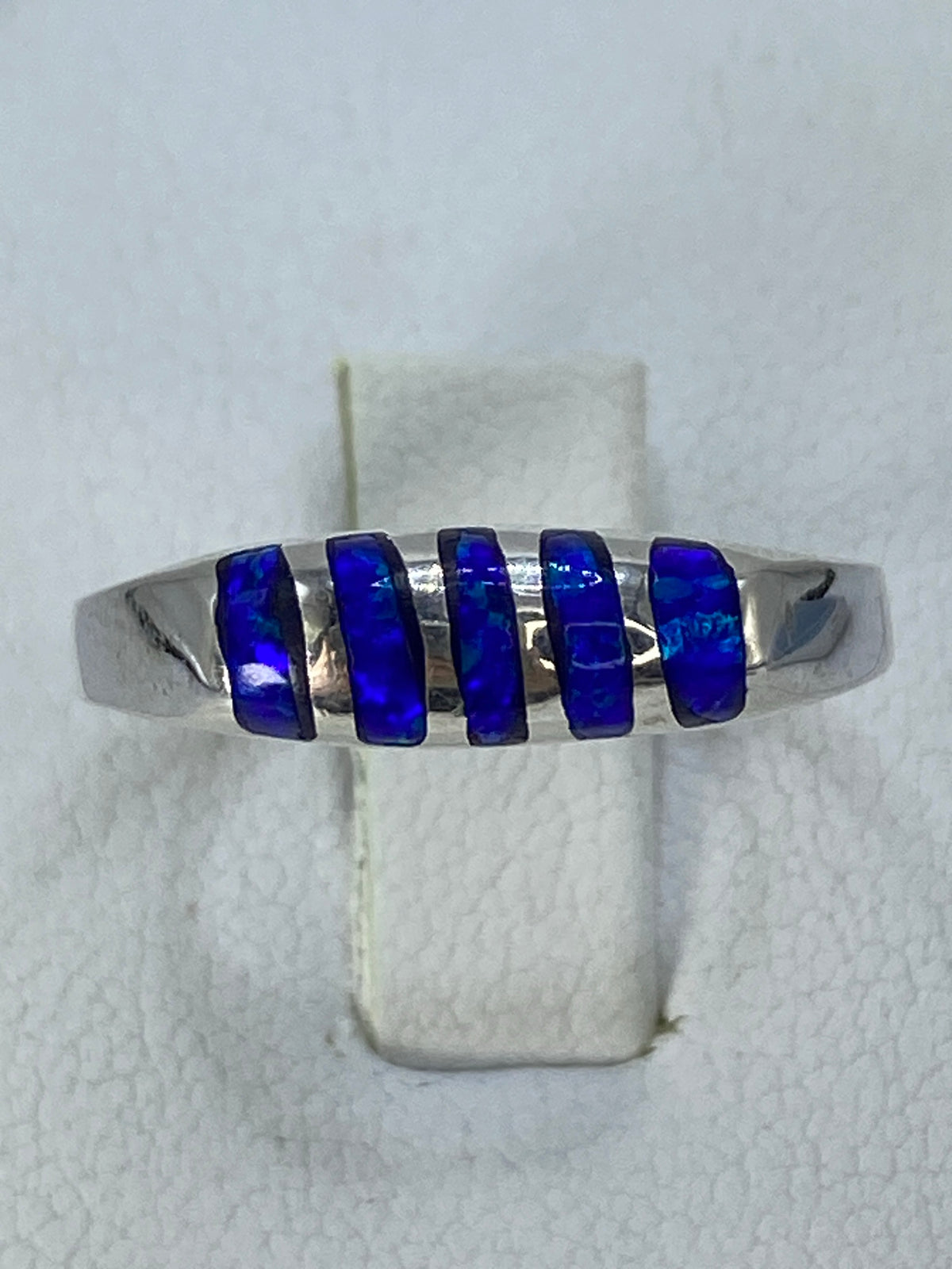 Anillo de plata 925 con ópalo de fuego verde olivo engastado a mano