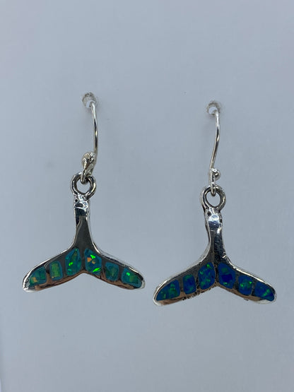 Arete individual de plata 950 con ópalo de fuego engastado a mano, vista frontal