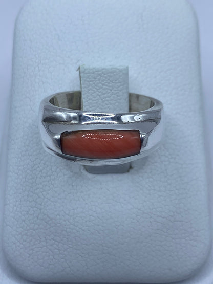 Anillo de plata 925 con coral natural engastado, vista frontal de la piedra