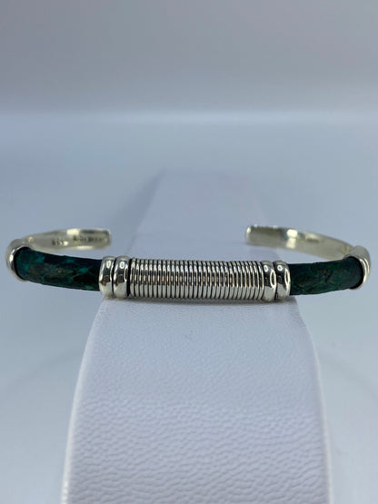 Brazalete rígido de plata 925 en cartoneado con textura de piel de víbora, diámetro interior 6.5 cm