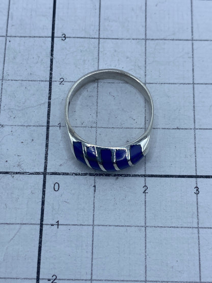 Anillo sobre regla, vista de arriba con Quinto 925 grabado en banda interna