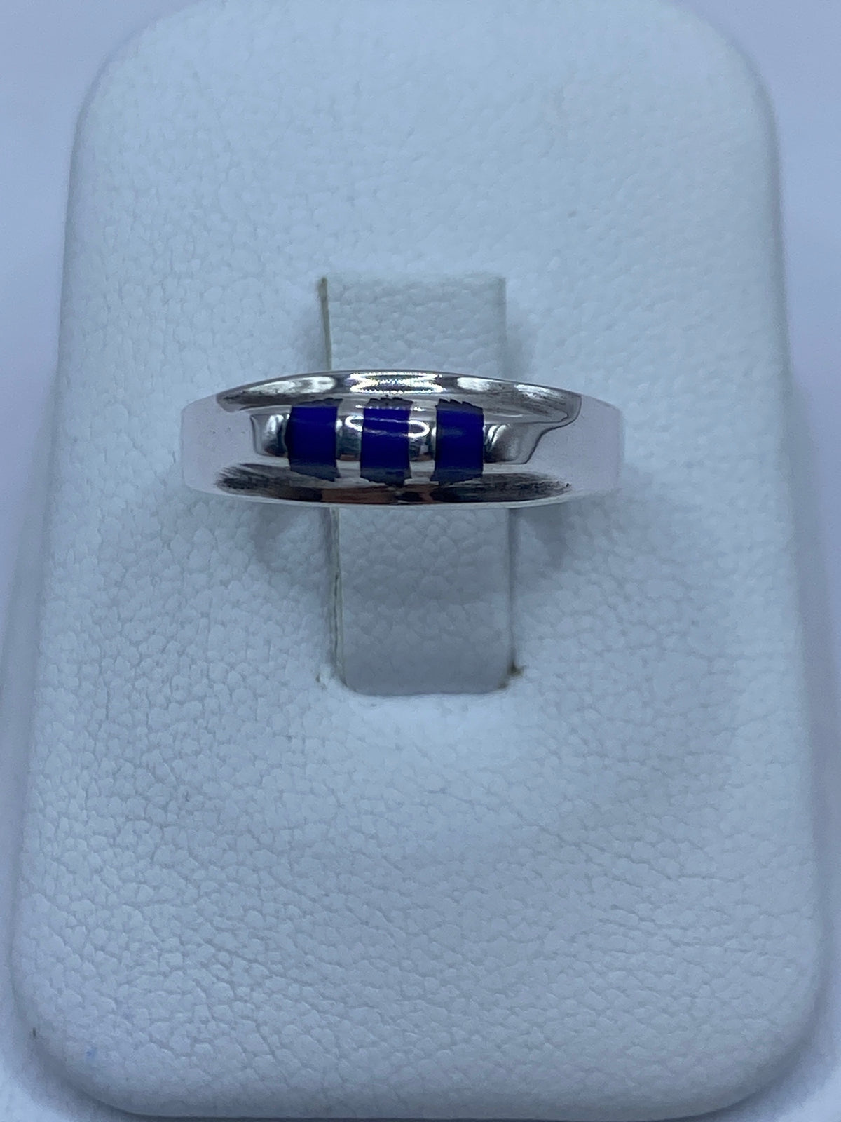 Anillo de plata 925 con tres franjas de lapislázuli azul engastadas a mano