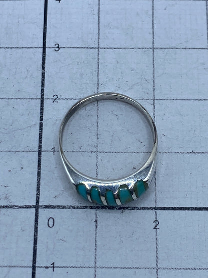 Anillo sobre regla mostrando proporciones y el Quinto 925