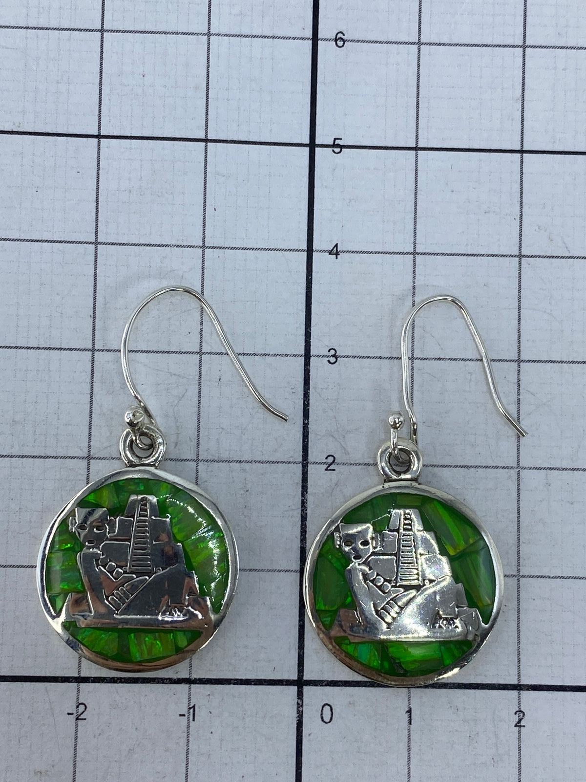 Reverso de los aretes con marca de Quinto 950 y firma de Taxco