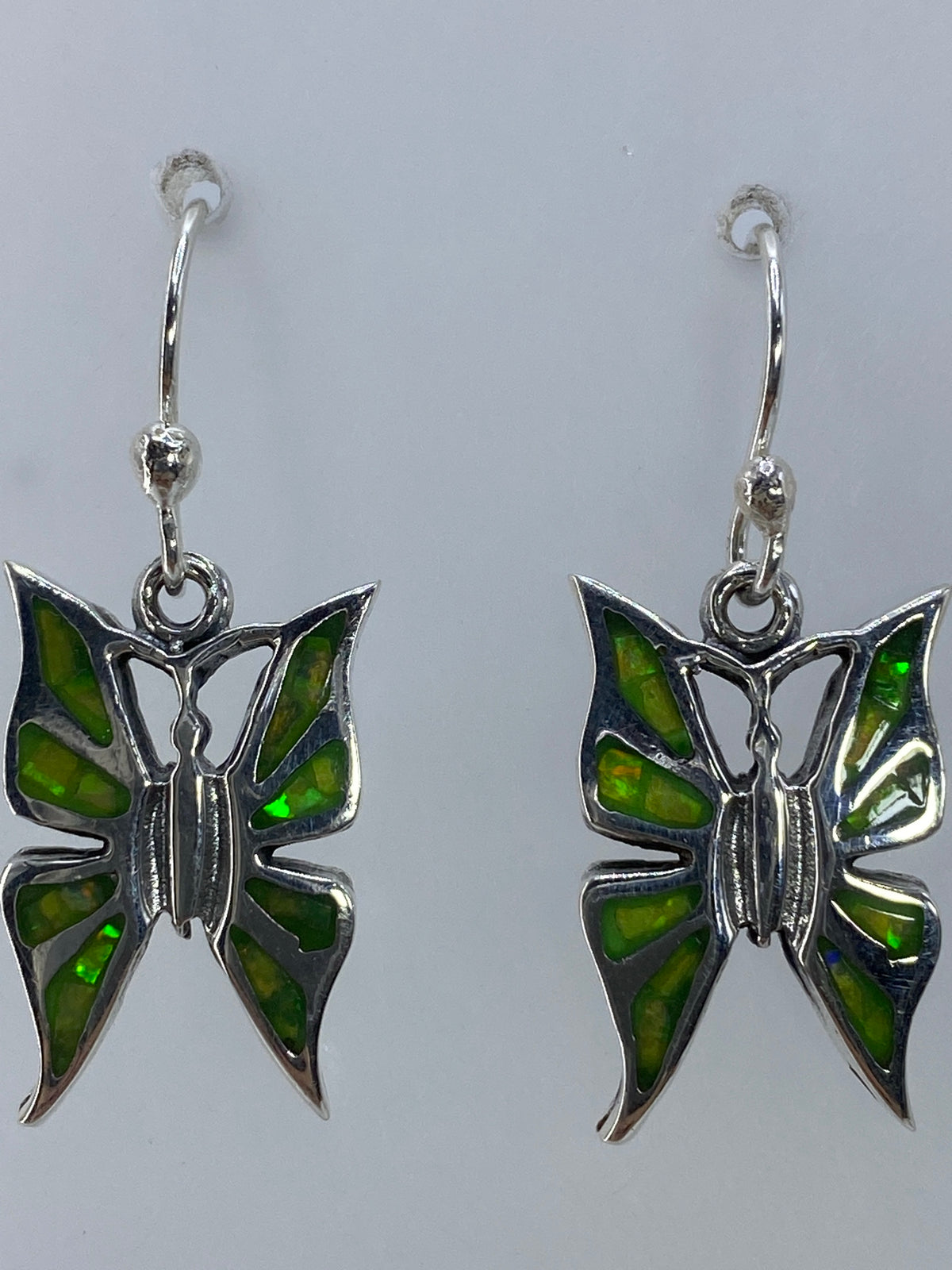 Aretes medidos en escala: largo 2.5 cm, plata 950 con Quinto