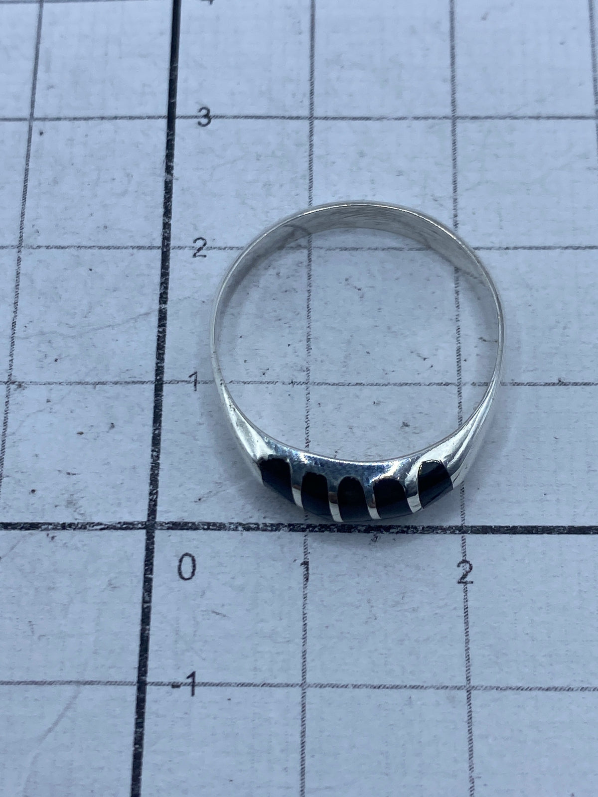 Anillo sobre escala con peso de 2.4 gramos, SKU 008337