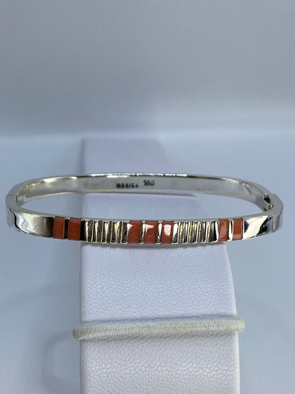 Brazalete rígido de plata 950 con coral rojo coralino engastado, vista frontal