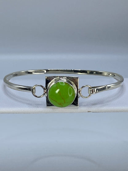 Brazalete cerrado con medida de diámetro 6.1 cm en escala métrica