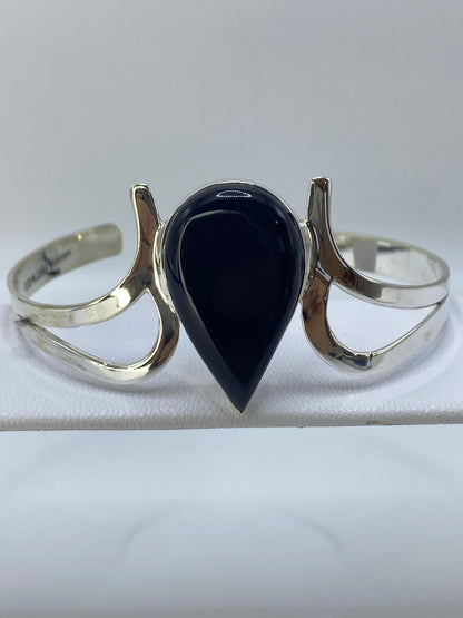 Detalle del engaste de ónix en plata, ancho de banda de 5 cm