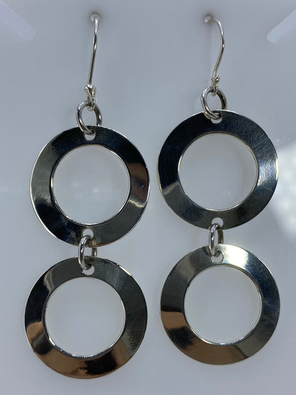 Par de aretes de plata 925 en calado con círculos geométricos conectados, 6.5 cm de largo