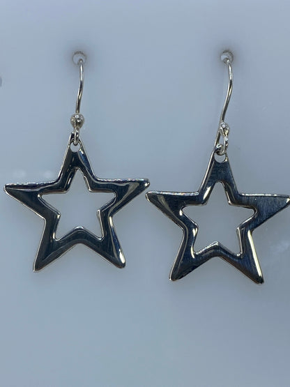 Par de aretes de plata 925 con diseño de estrella en calado, minimalistas