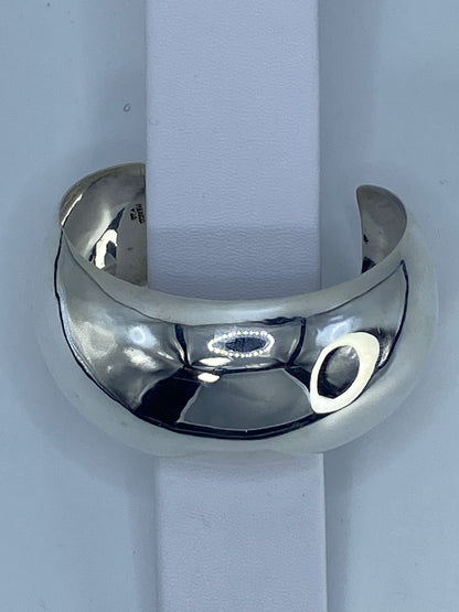 Detalle del Quinto 925 grabado en el brazalete