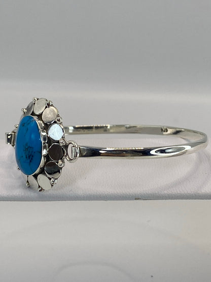 Vista frontal del brazalete de plata 925 con turquesa engastada