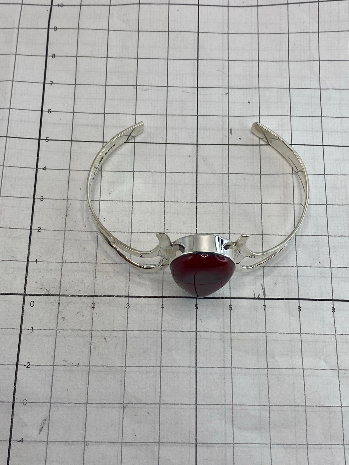 Brazalete sobre regla de centímetros mostrando ancho de banda de 5 cm — Taxco 925