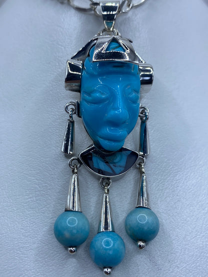 Dije prehispánico de plata 925 con turquesa azul cielo engastada a mano, 6.4 cm de largo
