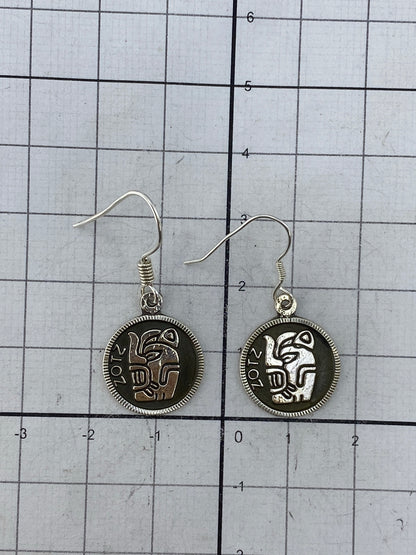 Aretes de repujado artesanal con gancho francés de plata brillante