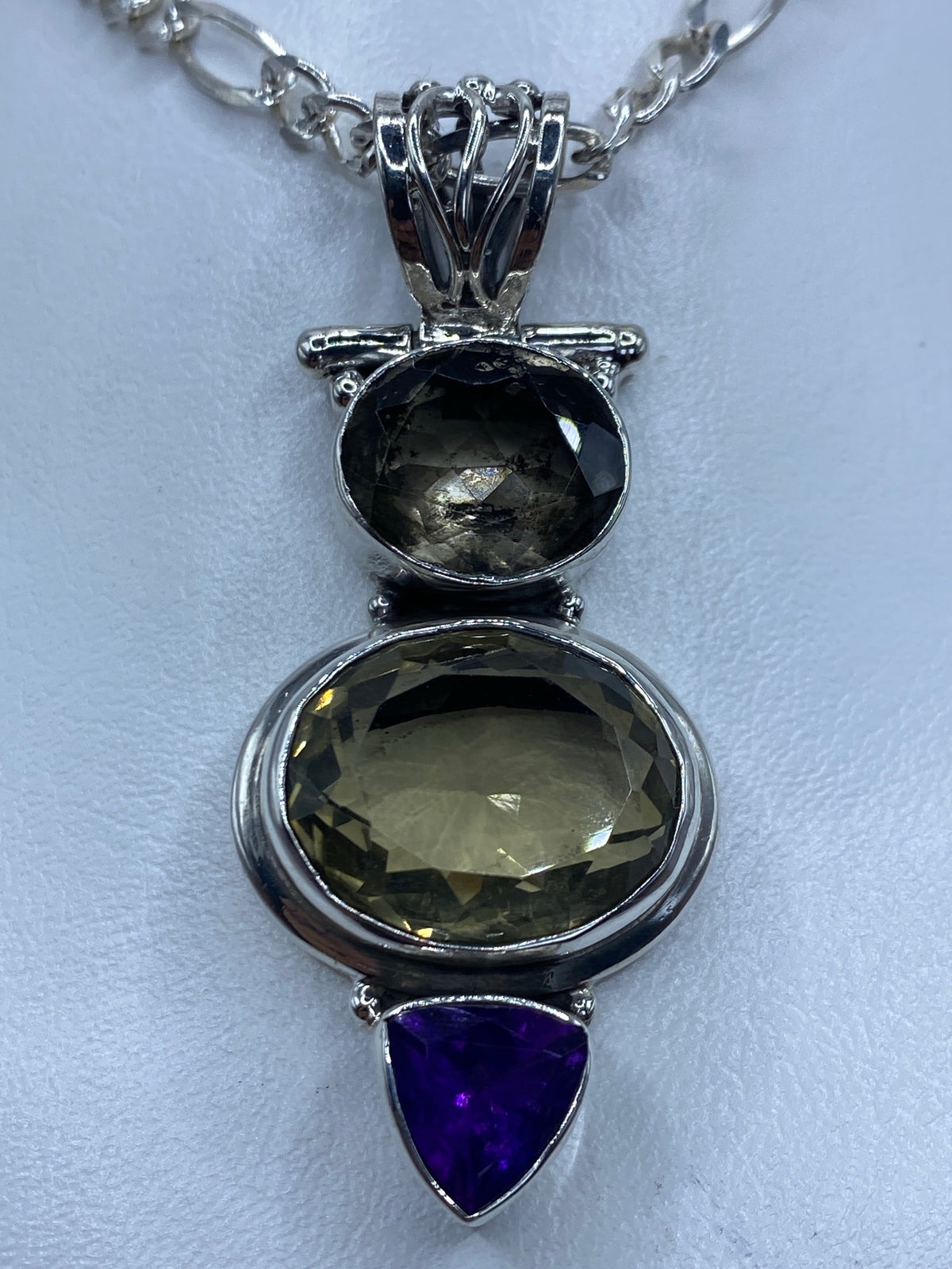 Dije de plata con circonia champaña y morada en cascada, colgante del cuello