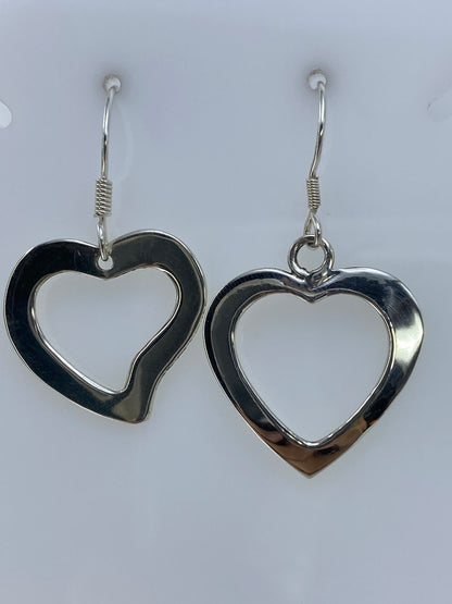 Detalle del calado: corazón cortado en plata 925 con sierra de joyero