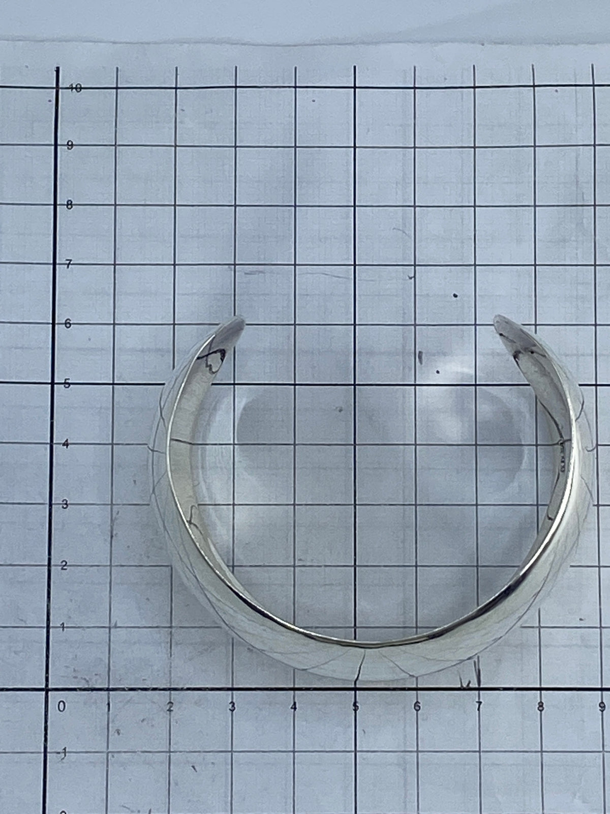 Brazalete en estuche con el sello 925 visible, confirmando la autenticidad de Taxco