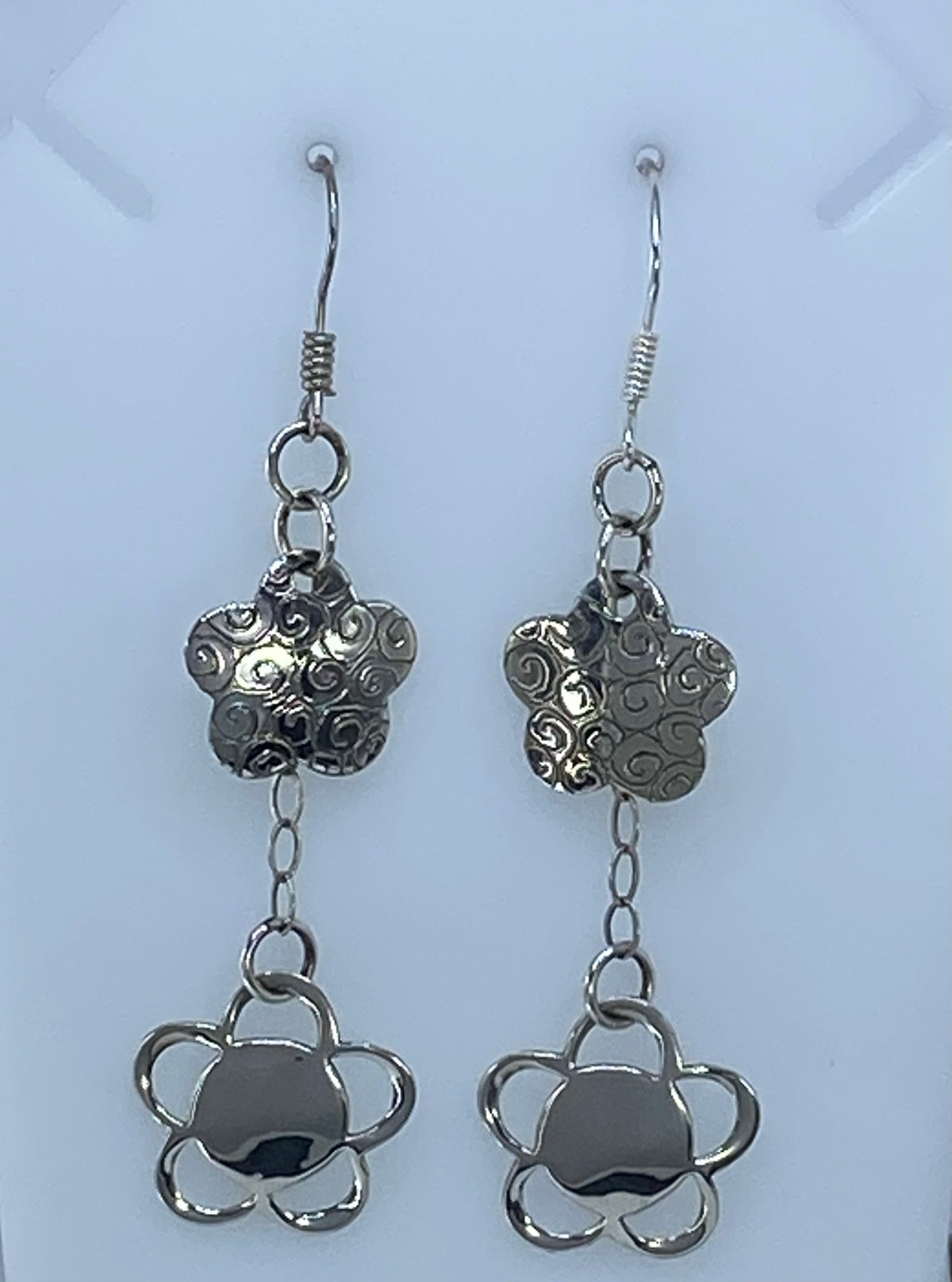 Par de aretes de plata calado floral geométrico de 7.5 cm en dos niveles