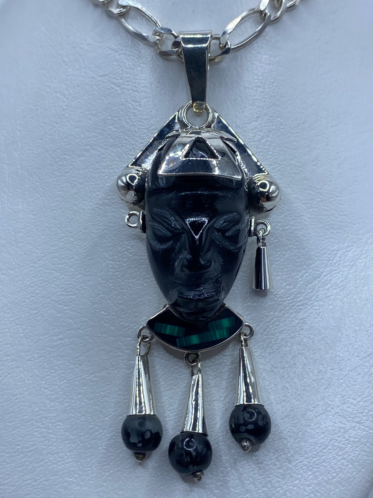 Dije de plata 925 repujado con ónix negro, diseño prehispánico de K'inich Janaab' Pakal