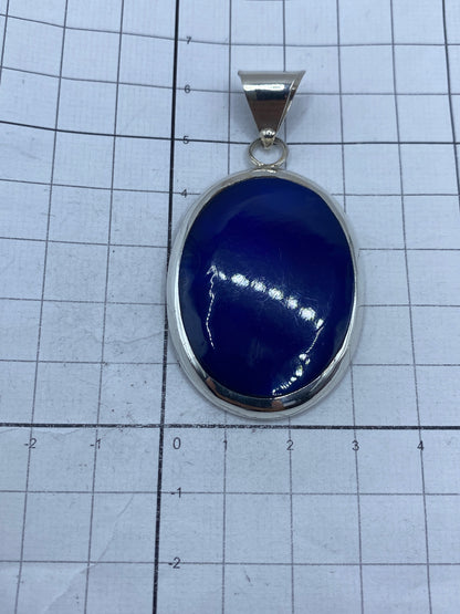 Reverso del dije mostrando marca Quinto 925 y acabado de plata pulida