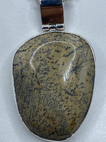 Dije sobre escala de centímetros, mide 6.5 cm de largo