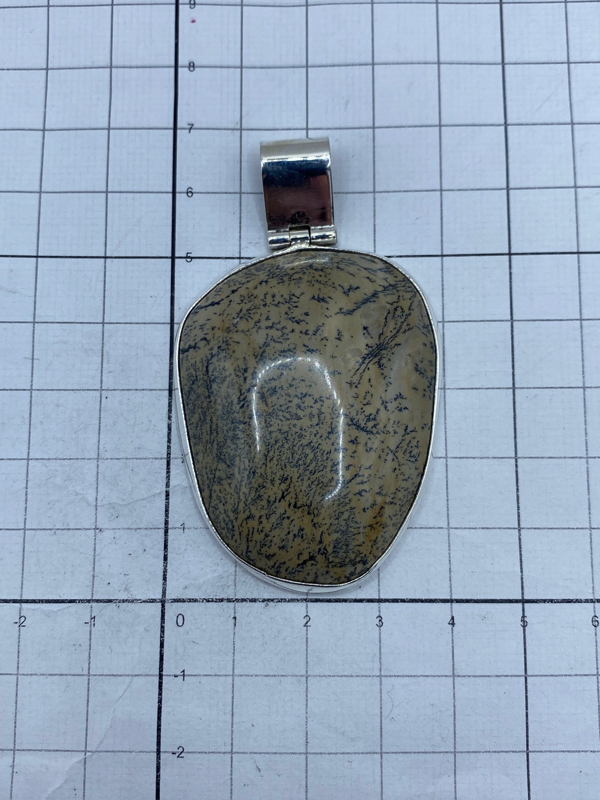Piedra jaspe cafe con veteados naturales, engastada a mano en plata 925