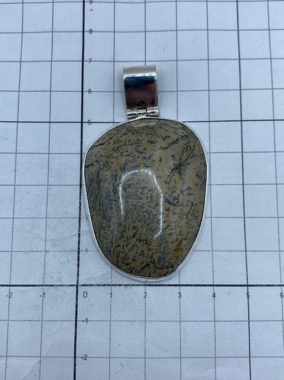 Piedra jaspe cafe con veteados naturales, engastada a mano en plata 925