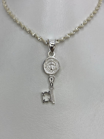 Dije de plata 925 Medal de San Benito de Taxco en cadena retorcida