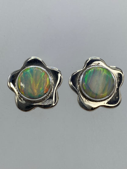 Aretes en escala de centímetros, tamaño real 1.7 × 1.5 cm