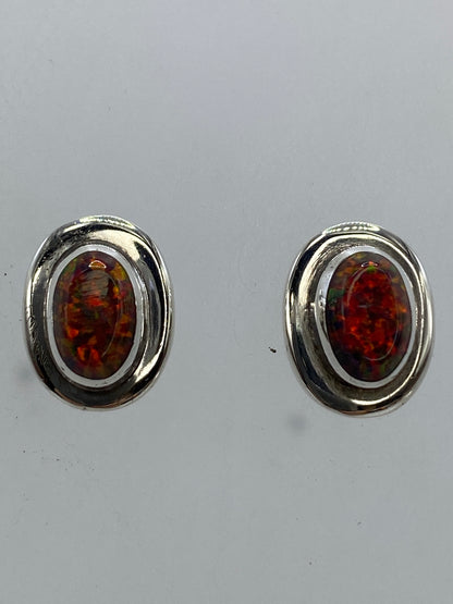 Medida de los aretes con regla: 1.5 cm de largo