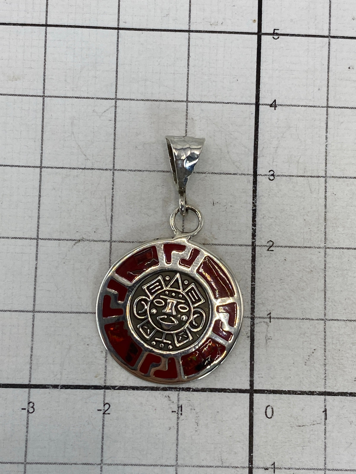Reverso del dije de plata 925 con Quinto visible