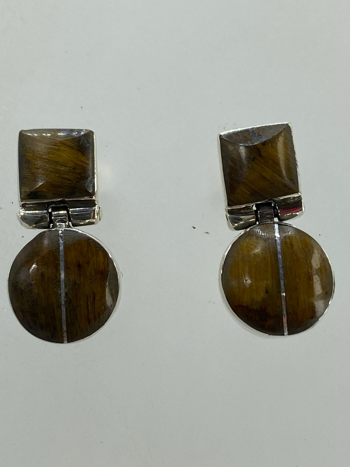 Aretes en poste de plata 950 con cierre seguro