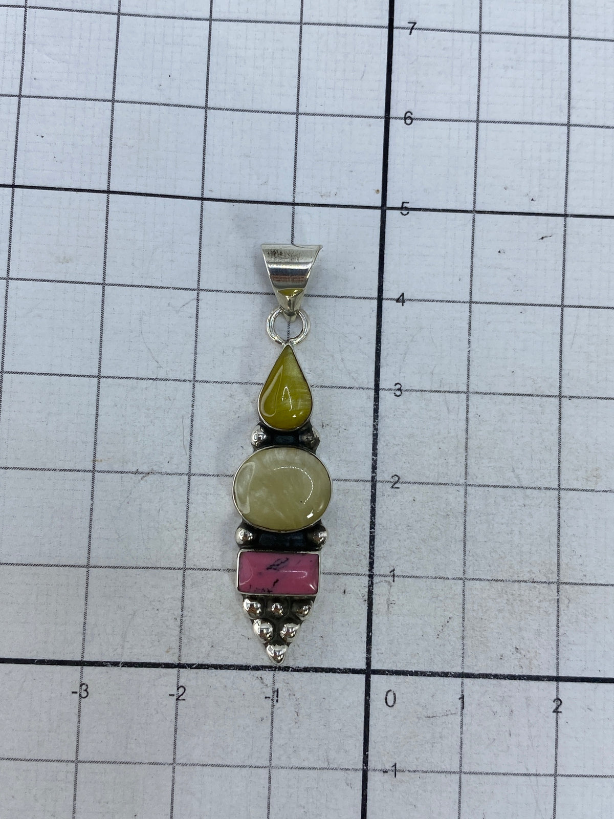 Reverso del dije con marca de plata 925 y acabado pulido