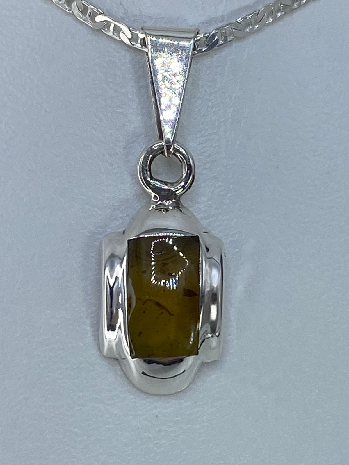 Dije de plata 925 con piedra café engastada, tamaño compacto 3.1 cm