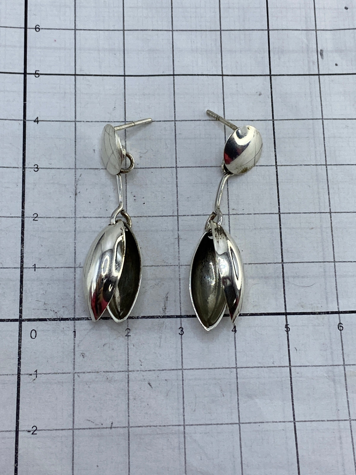 Aretes en estuche azul, listos para regalo