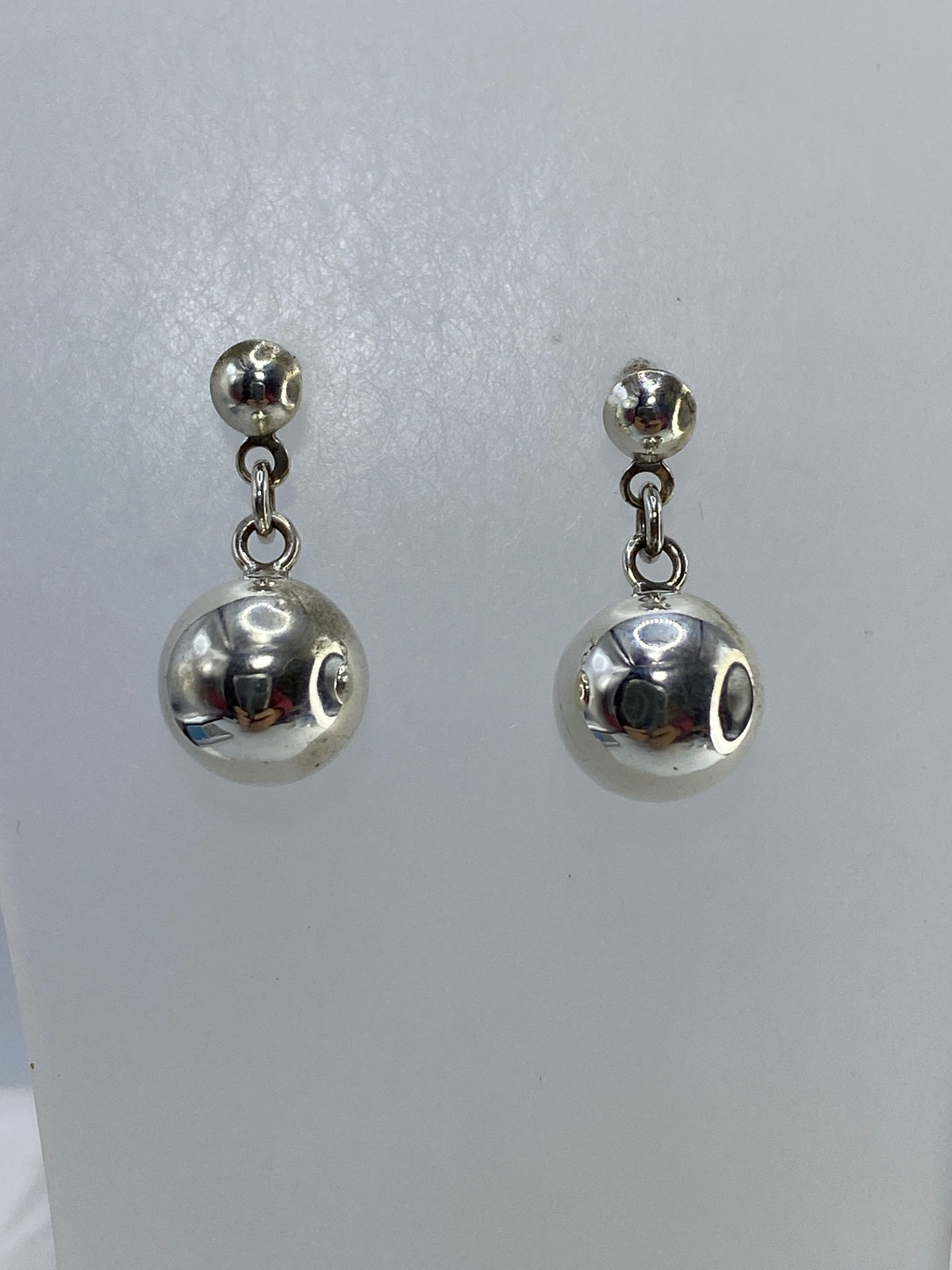 Detalle de la esfera de plata pulida con Quinto 925