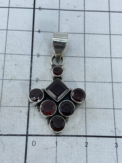 Reverso del dije de plata 925 con marca Quinto visible, mostrando trabajo de fundición de Taxco
