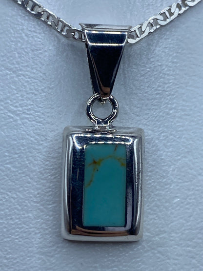 Detalle de la turquesa azul cielo engastada a mano en plata