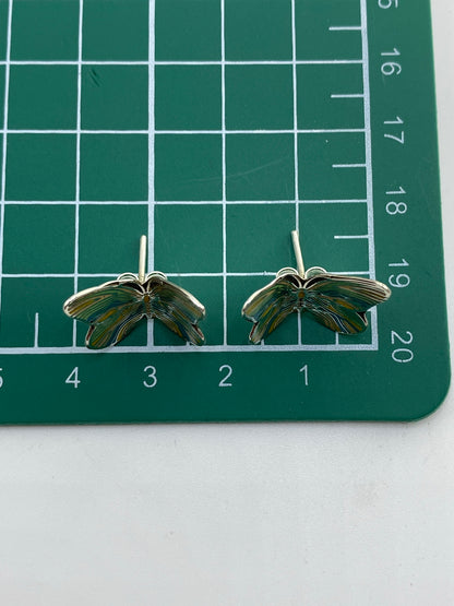 Aretes de mariposa en broches de presión, listos para usar
