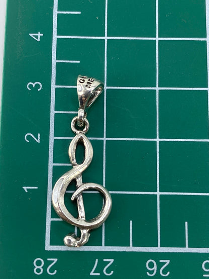 Clave de sol de Taxco midiendo 3.1 cm en escala comparativa