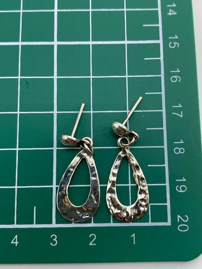 Aretes de plata 925 con Quinto visible en el patrón calado
