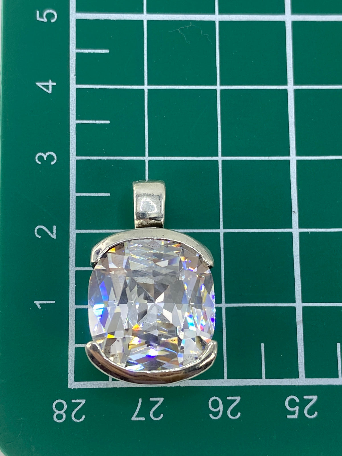 Dije de 2.7 cm de largo en plata 925, solo la piedra, sin cadena incluida
