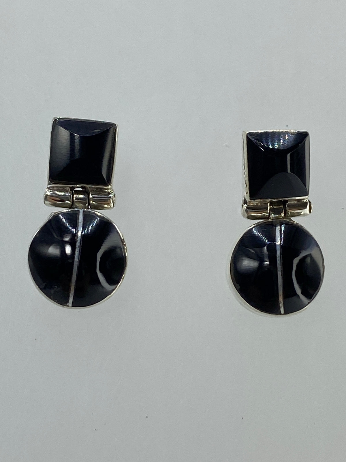 Aretes sobre escala de precision mostrando peso total 2.89 g