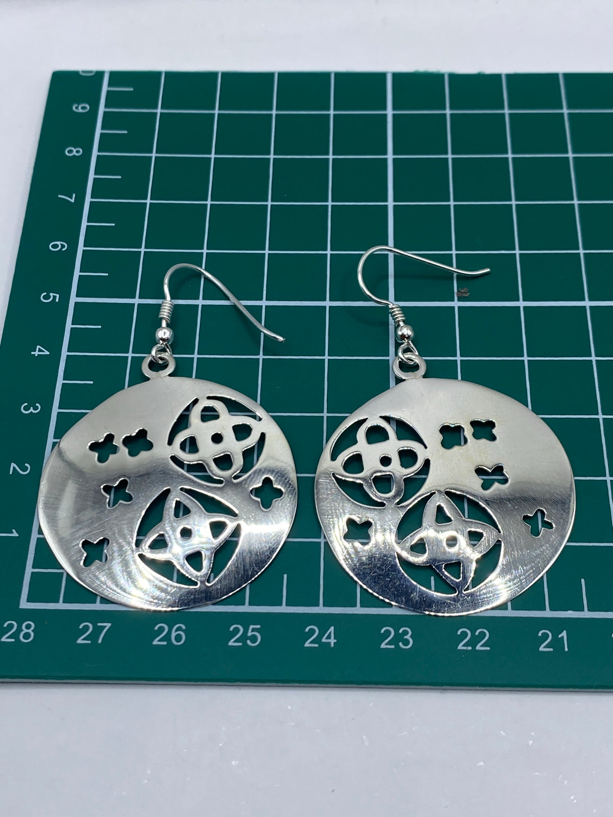 Aretes de plata 925 calado con Quinto visible en el reverso