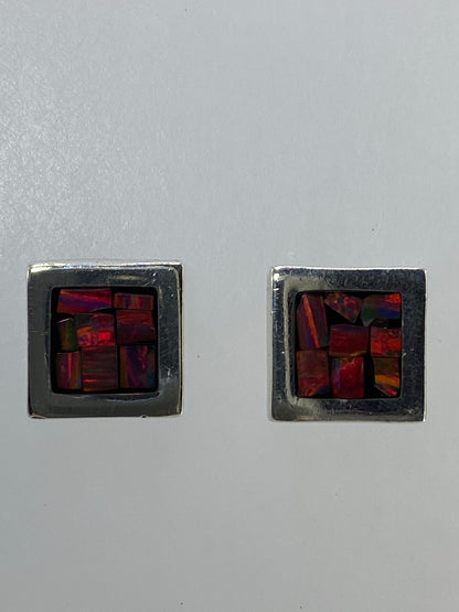 Par de aretes de plata 950 con ópalo de fuego multicolor, engastados en Taxco